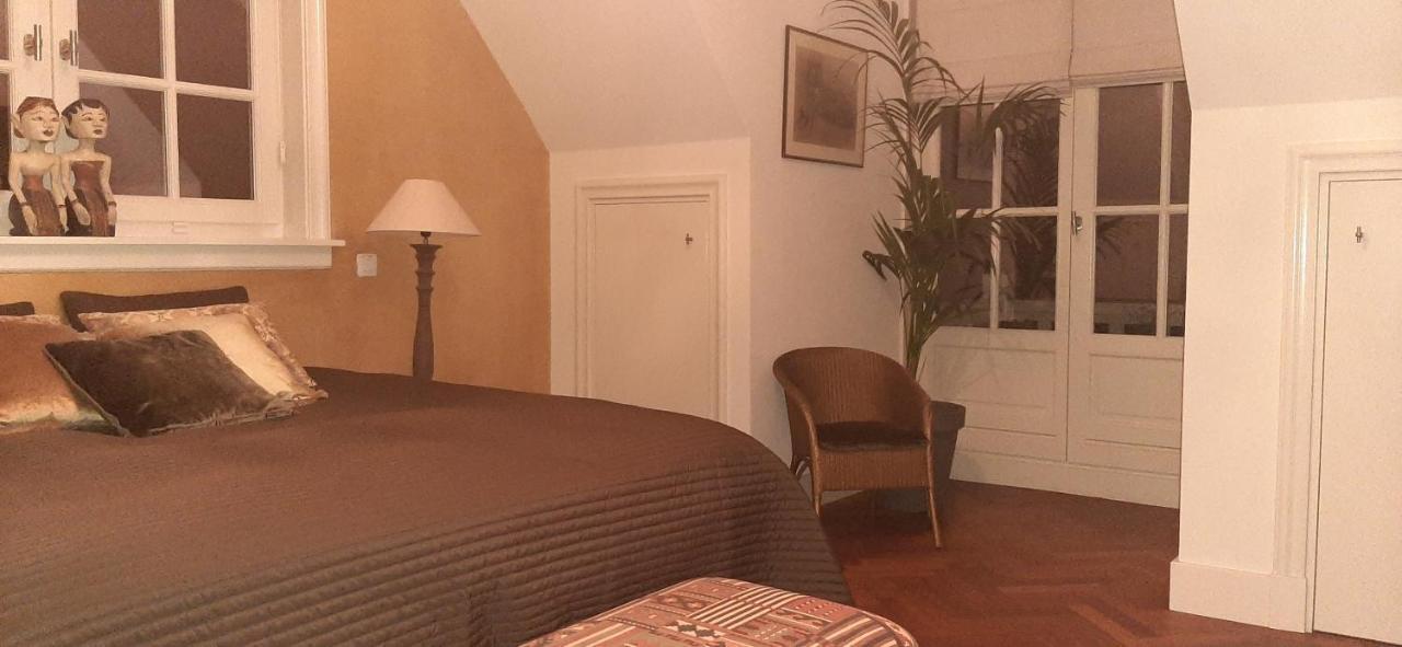 ナールデン Huize Koempoelan Bed & Breakfast エクステリア 写真