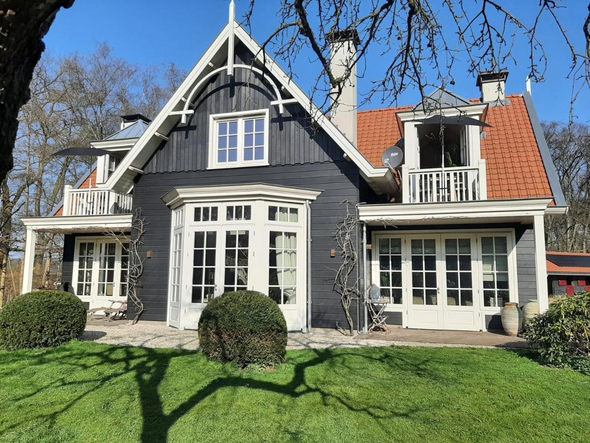ナールデン Huize Koempoelan Bed & Breakfast エクステリア 写真