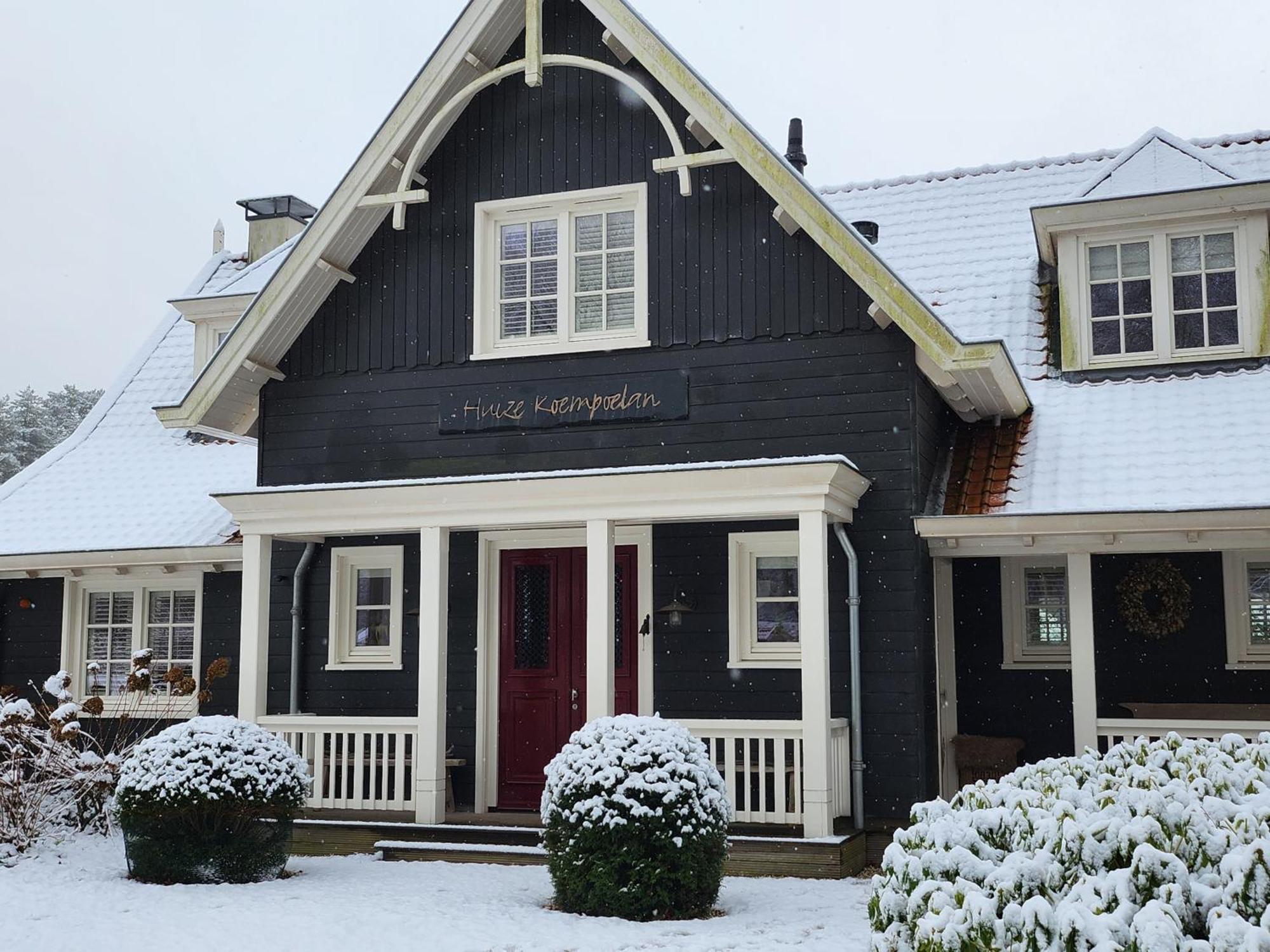 ナールデン Huize Koempoelan Bed & Breakfast エクステリア 写真