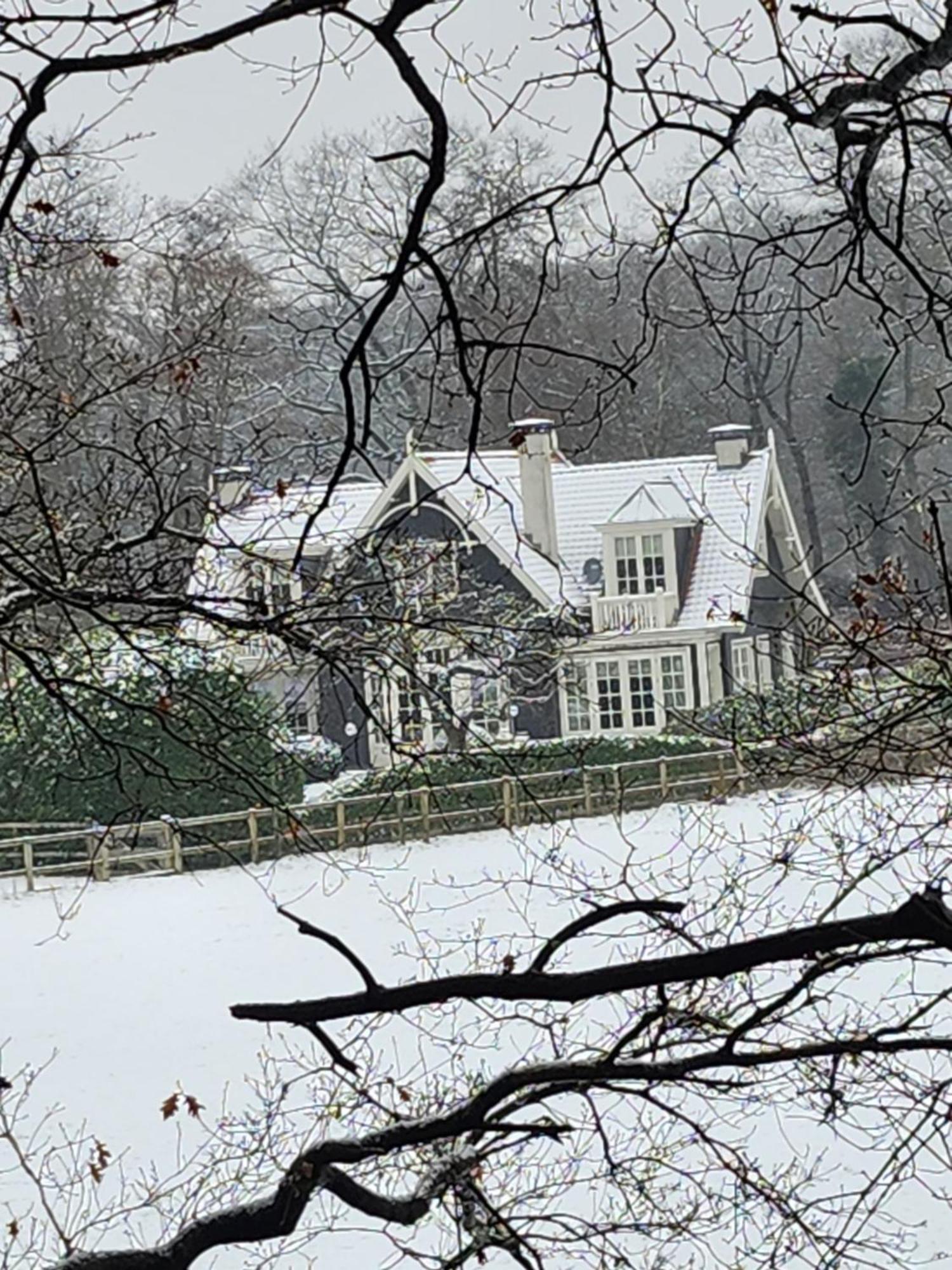 ナールデン Huize Koempoelan Bed & Breakfast エクステリア 写真